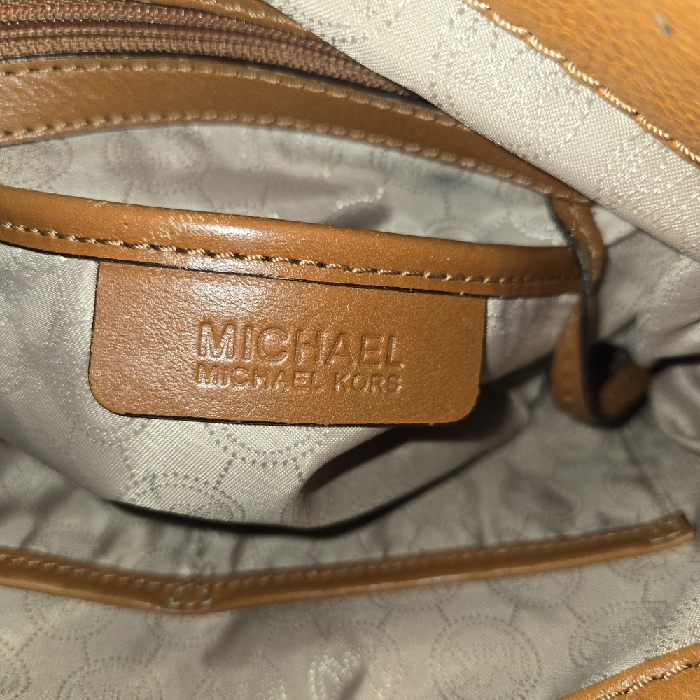 Michael Kors Hamilton Signature Crean And Tan Tote with Dustbag -… - Picture 9 of 14